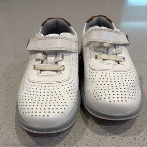 Johnston and Murphy Boys Size 9 White Leather Shoes